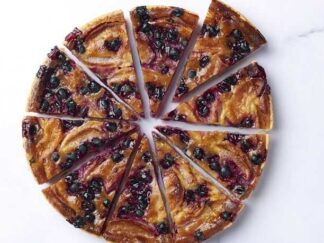 TARTE NORMANDE AUX POMMES ET CASSIS DÉCOUPÉE 10 PARTS